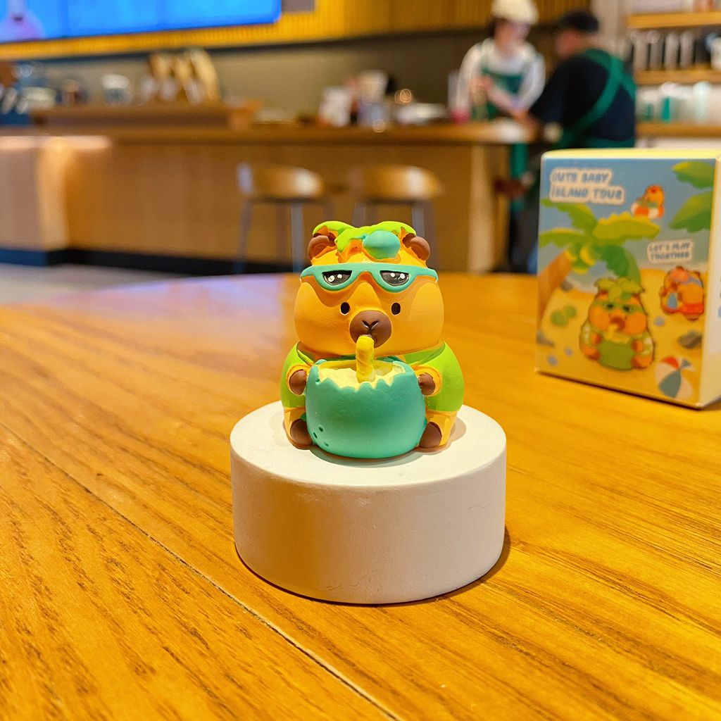 Coconut capybara mini figurine