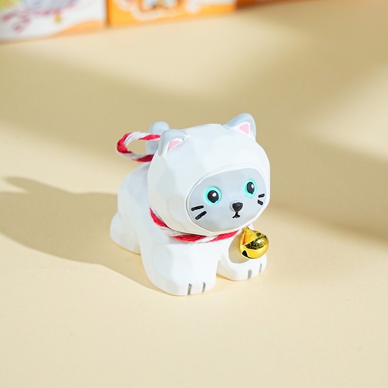 Siamese cat mini figurine in wood-carving style