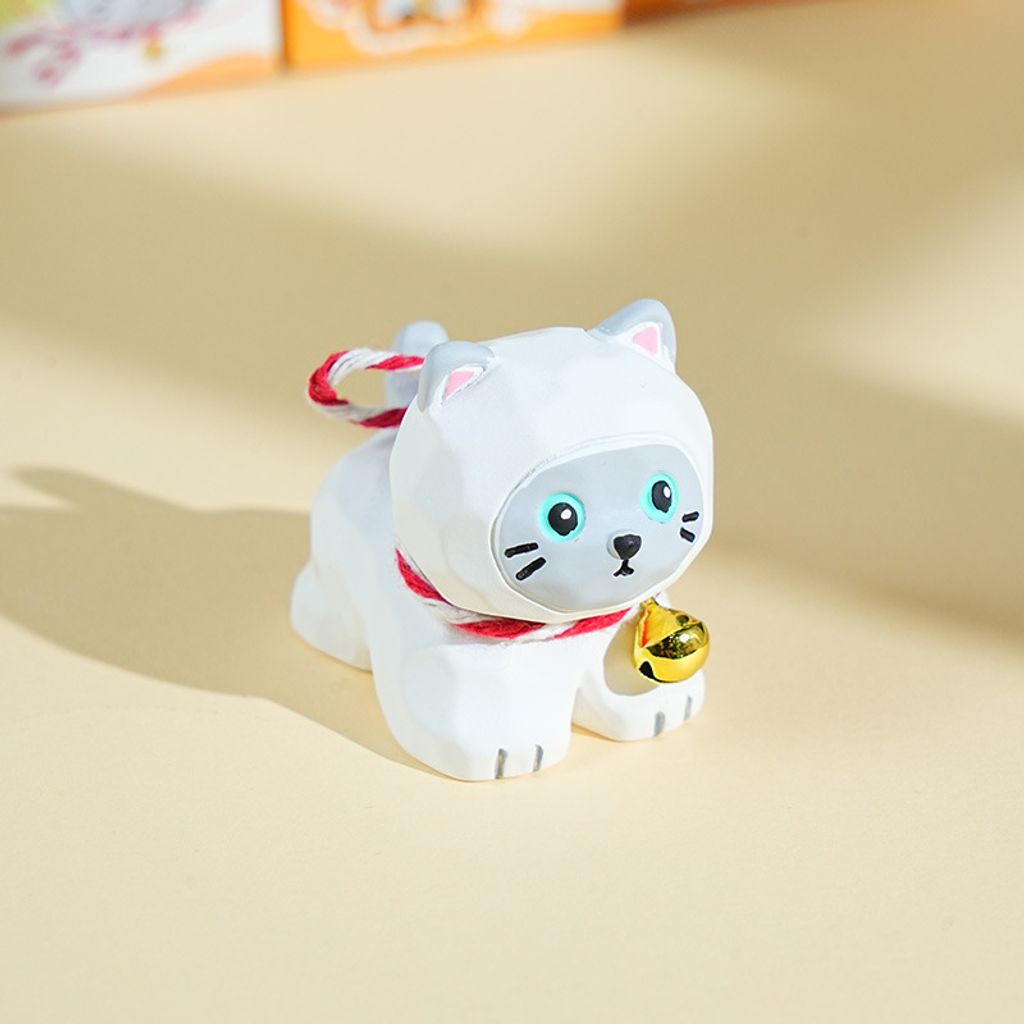 Siamese cat mini figurine in wood-carving style