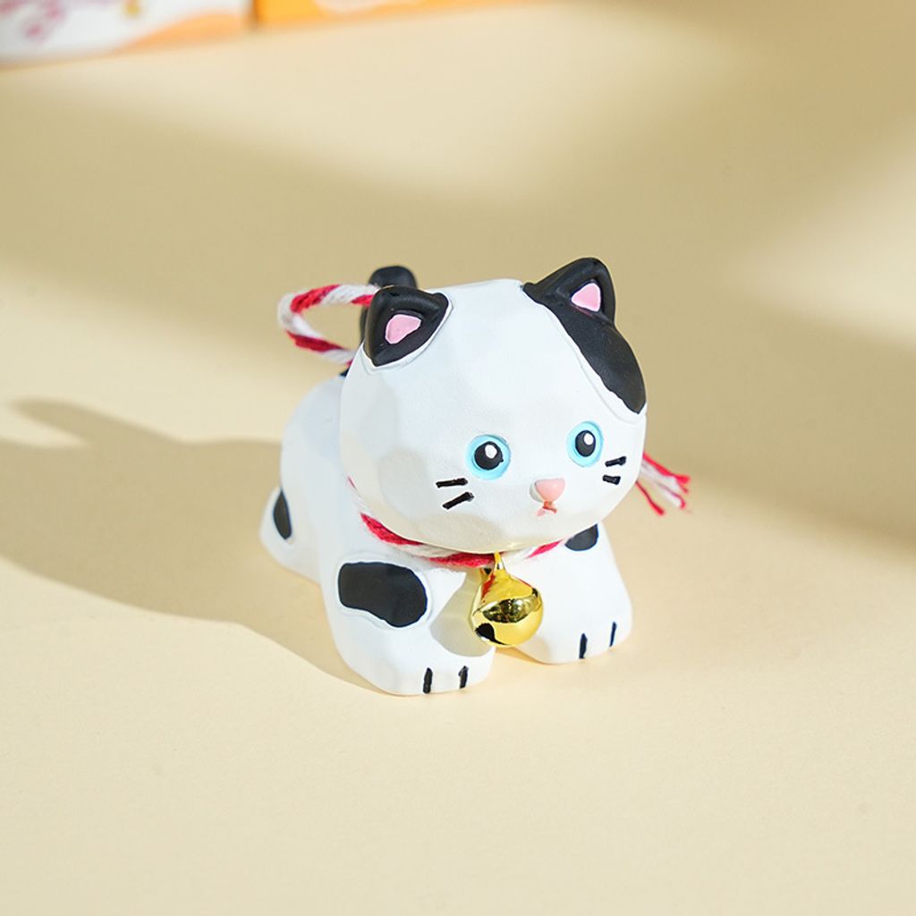 Cow cat mini figurine in wood-carving style