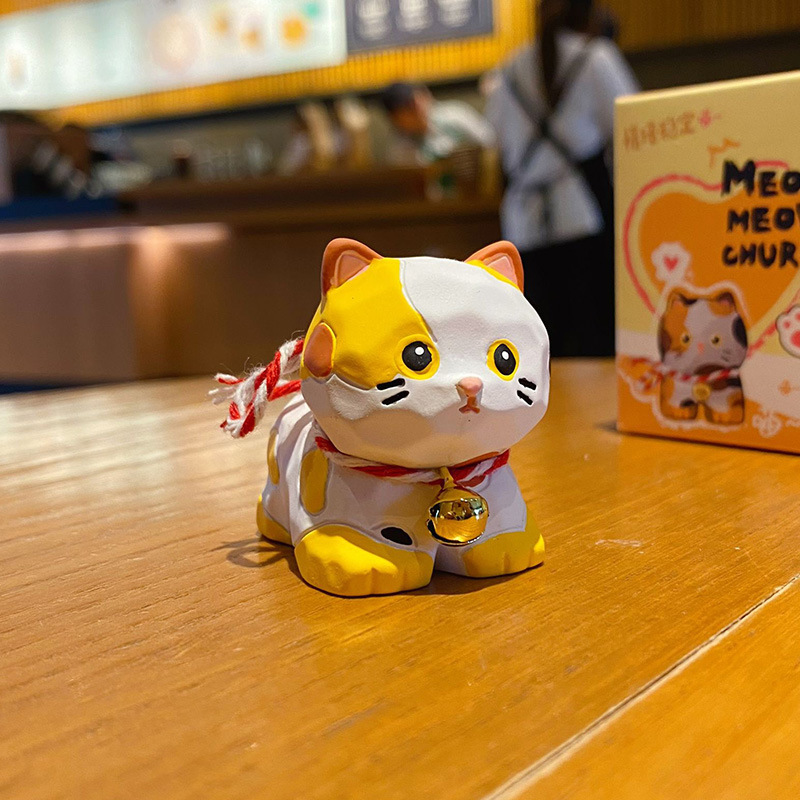 Calico cat mini figurine in wood-carving style