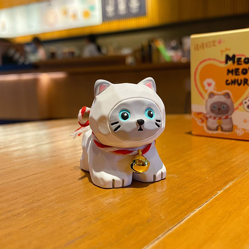 Siamese cat mini figurine in wood-carving style