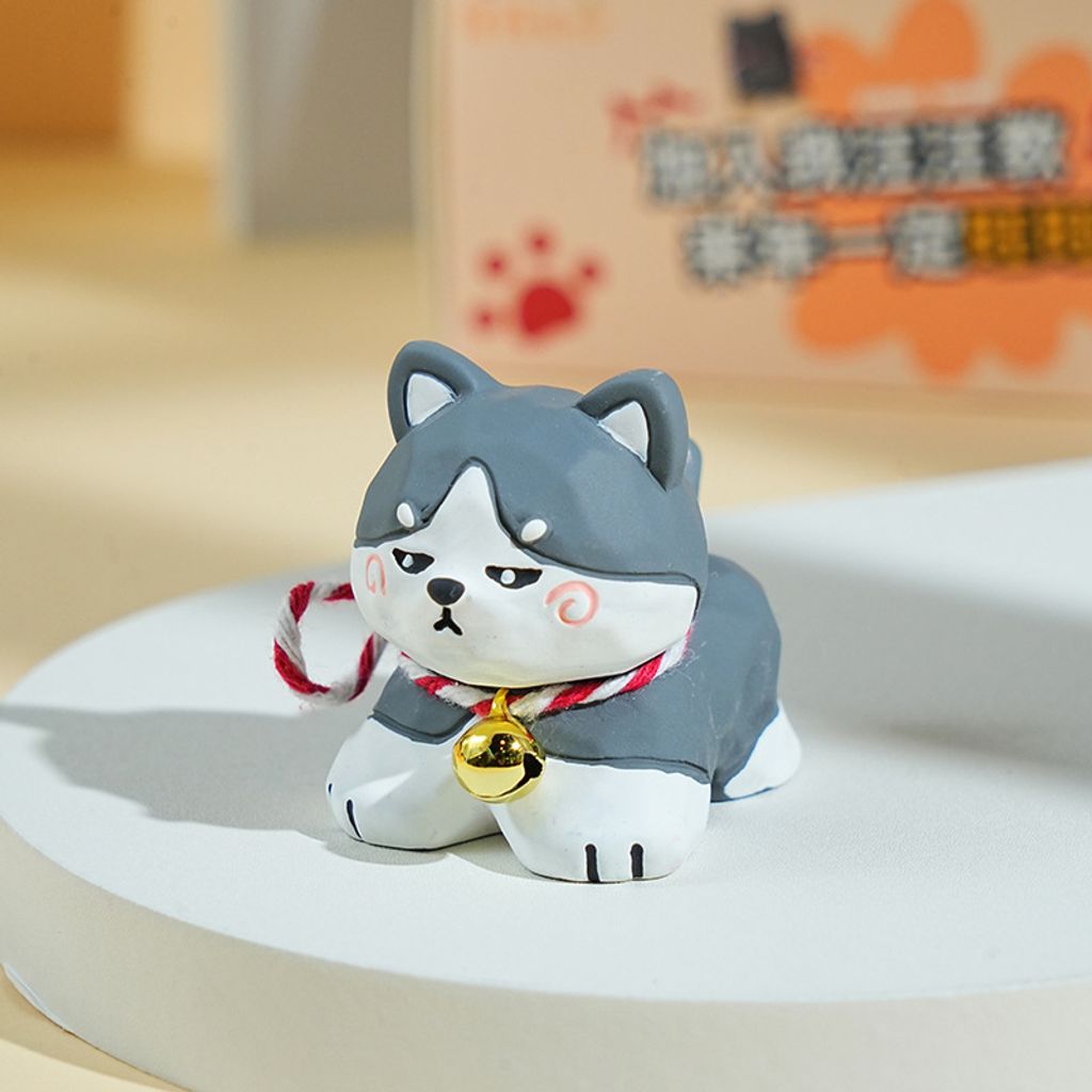 Husky mini figurine in wood carving style