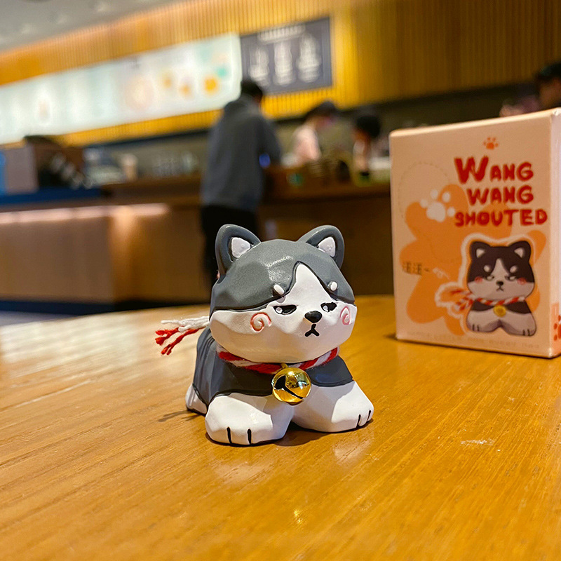 Husky mini figurine in wood carving style