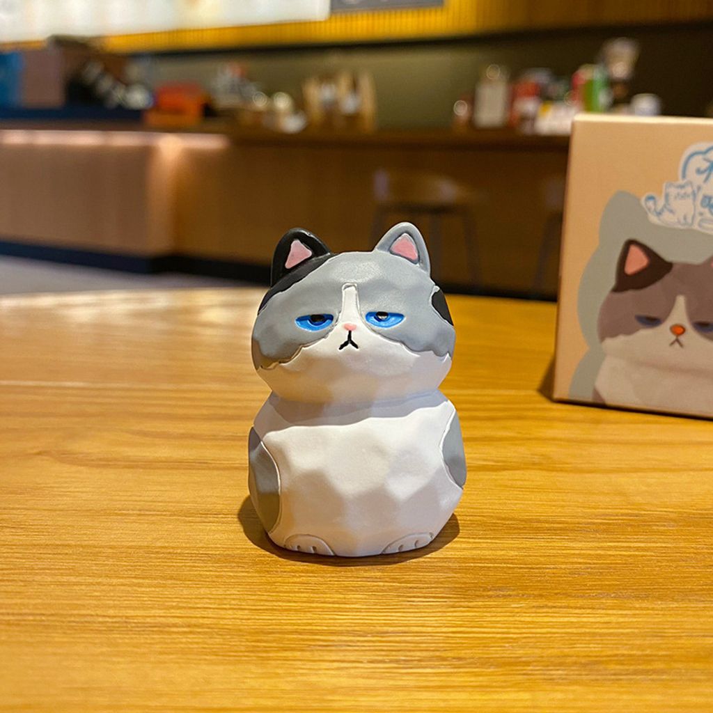 Blue and white cat mini figurine