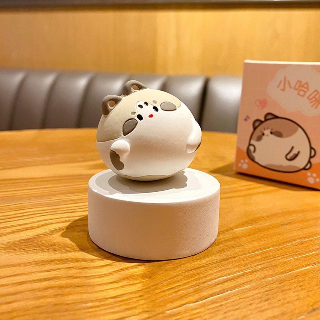 Budou cream cat mini figurine
