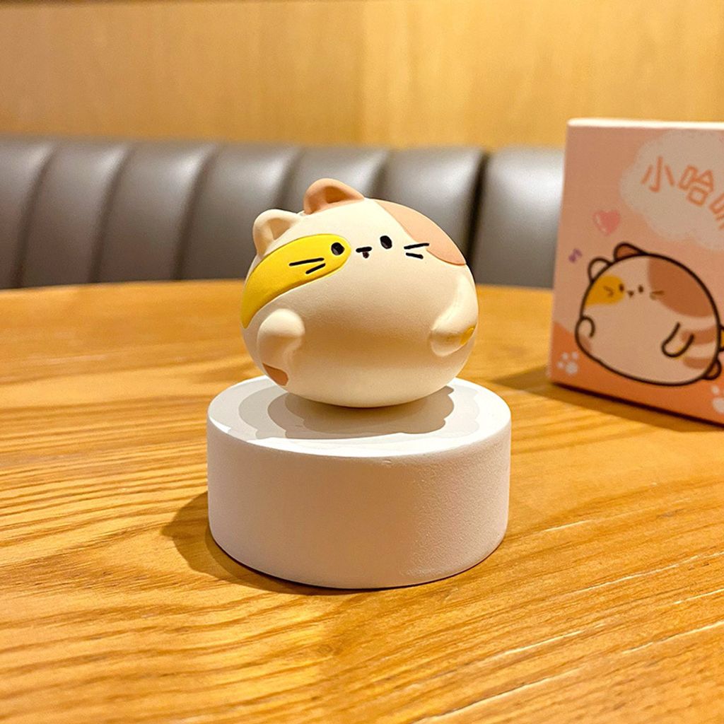 Yuyuan taro cat mini figurine