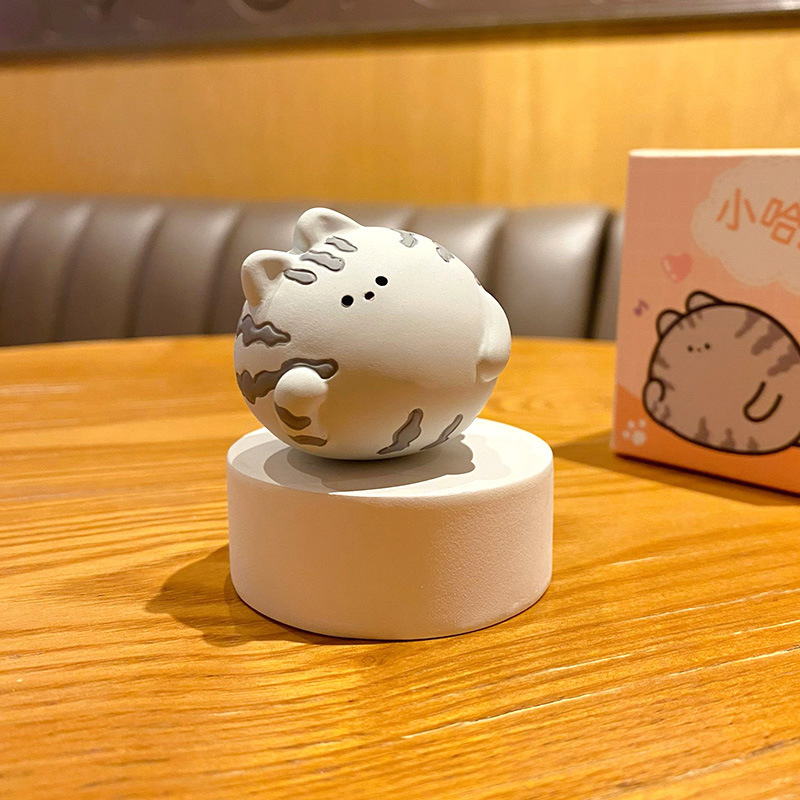Pidan grey tiger cat mini figurine