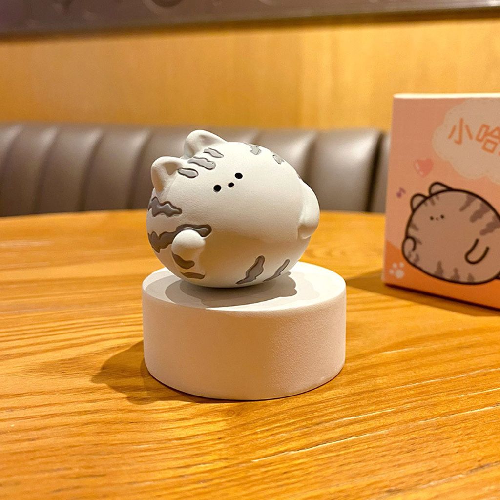 Pidan grey tiger cat mini figurine