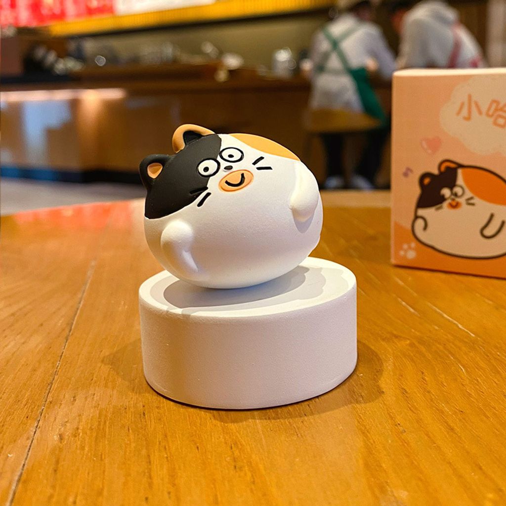 Sanqi calico cat mini figurine