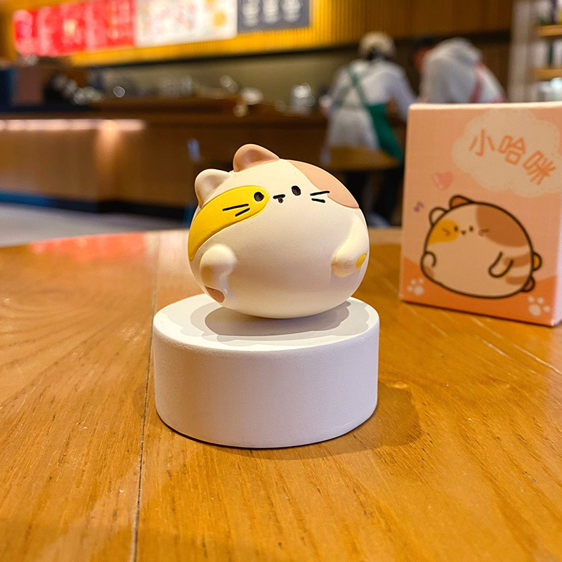 Yuyuan taro cat mini figurine