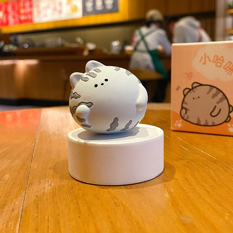 Pidan grey tiger cat mini figurine