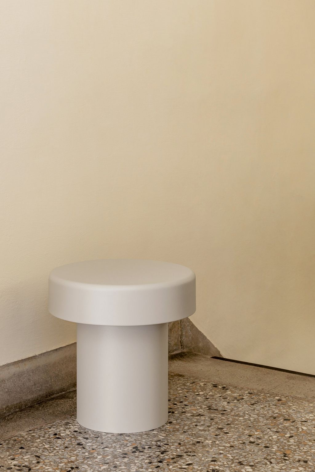 LR+Edge+Table+©Esaila-9153