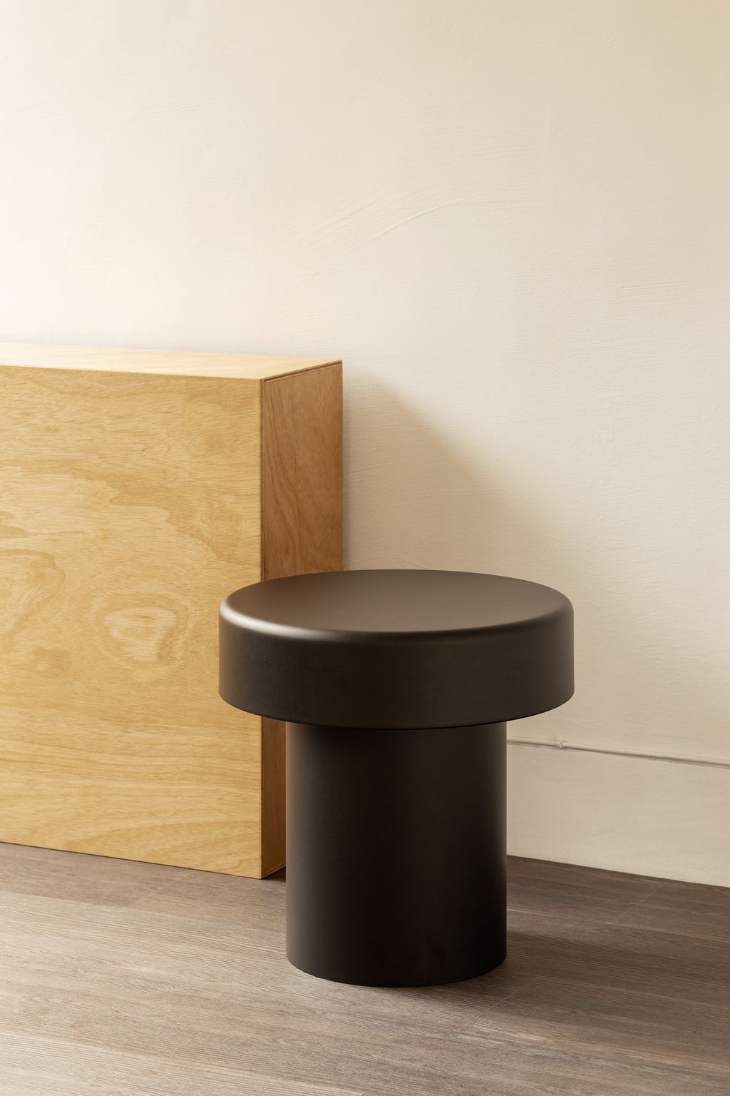 LR+Edge+Table+©Esaila-9546