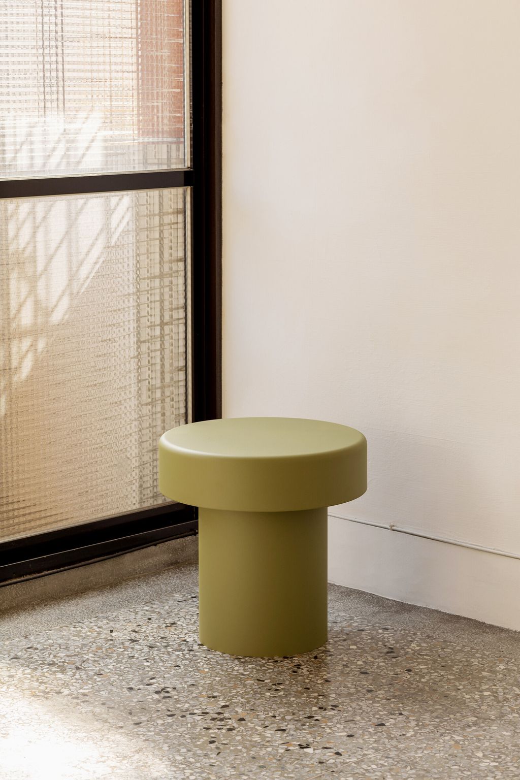 LR+Edge+Table+©Esaila-9136