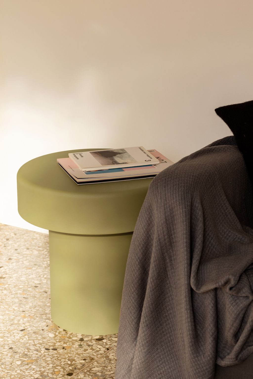 LR+Edge+Table+©Esaila-9197