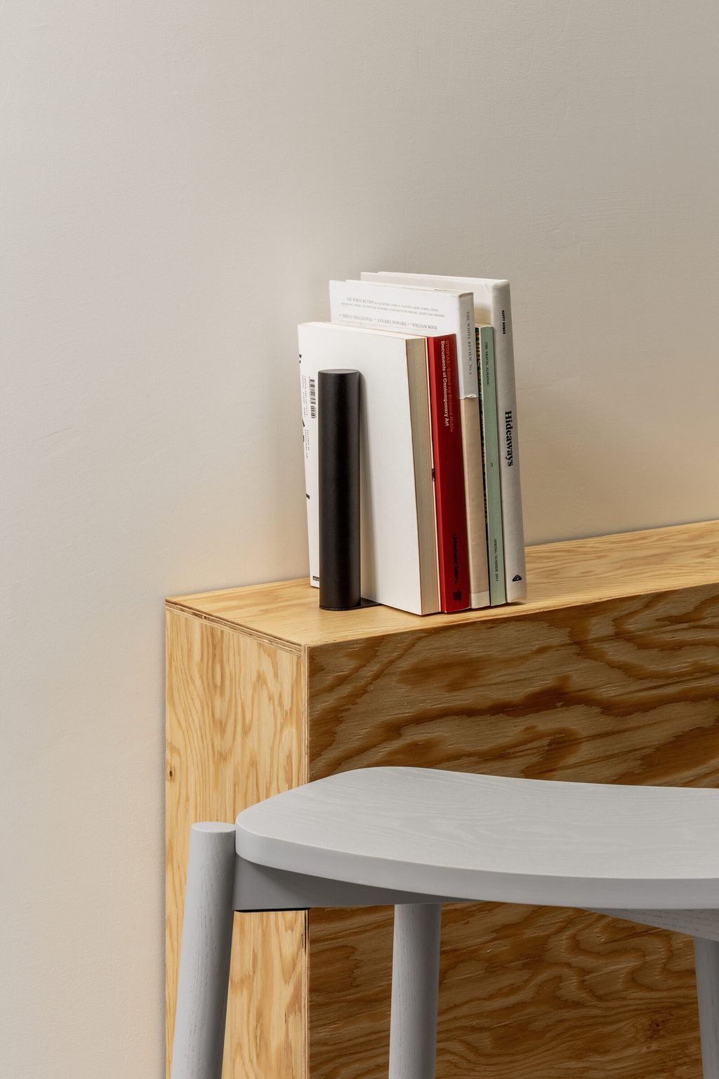 LR+Slim+Bookend+©Esaila-6936-1