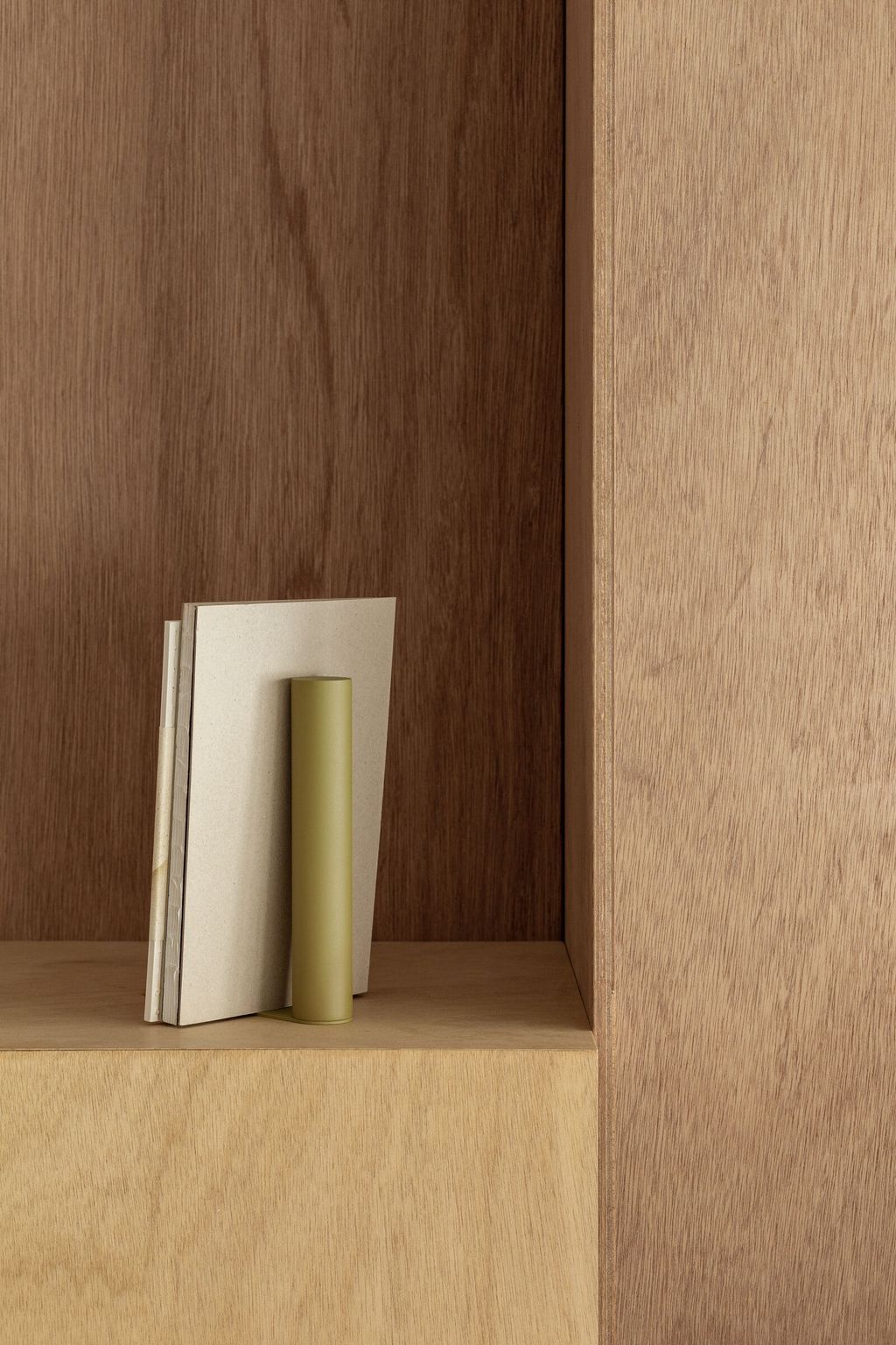 LR+Slim+Bookend+©Esaila-9520