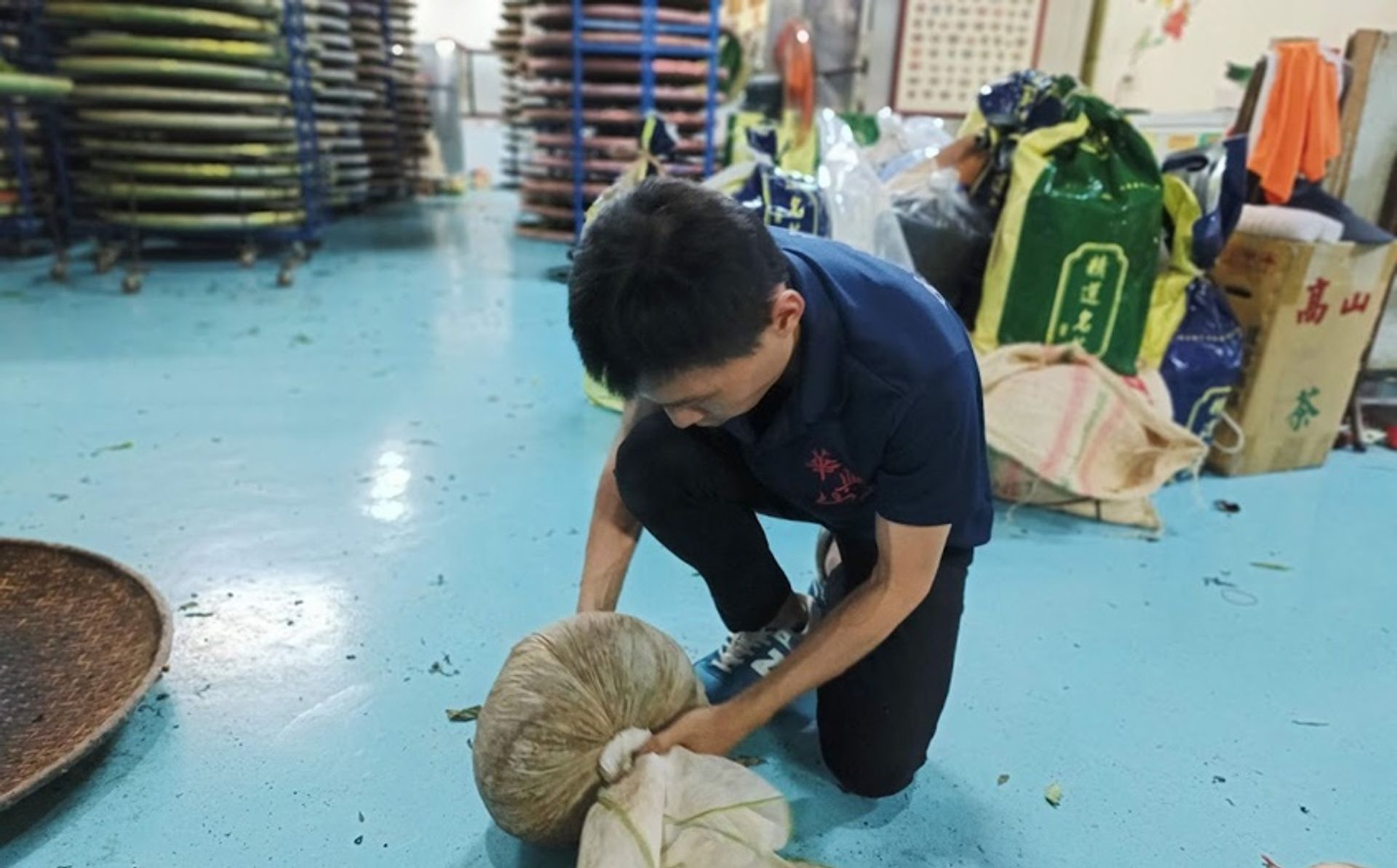 華興山茶 官方網站 - Hand Forming