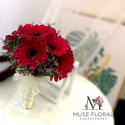 Muse Floral Daisy Bridal Bouquet.png
