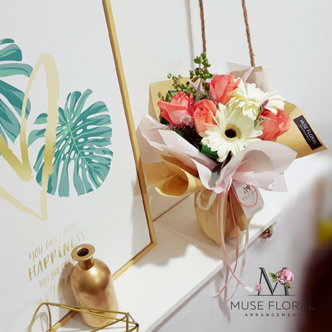Muse Floral Daisy Rose Bouquet.png
