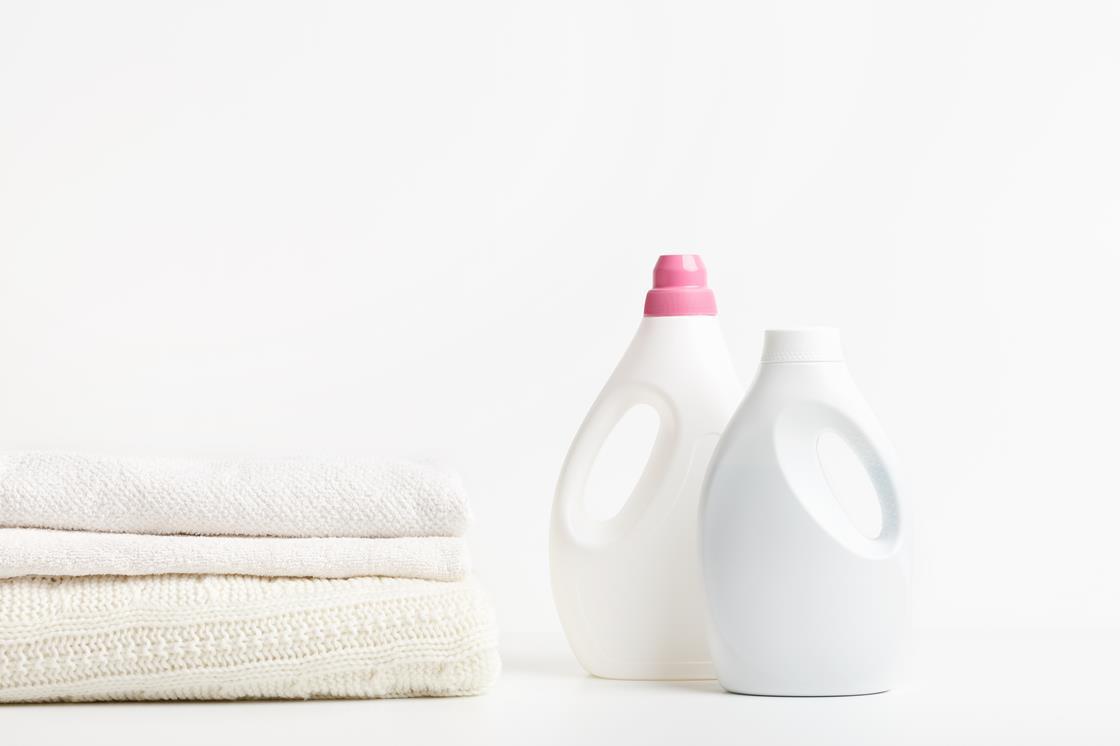 511670_bottlesofliquidlaundrydetergent_shutterstock_1660020889_643309