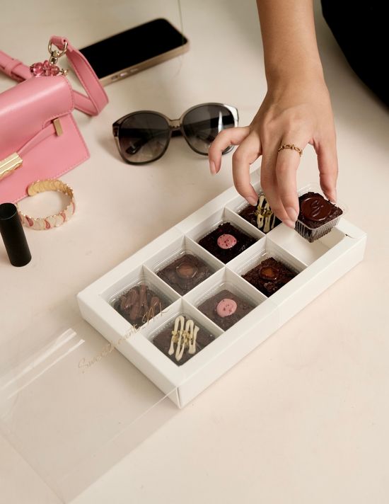 A LITTLE BOX OF BROWNIES | Sweetheart_N.L.