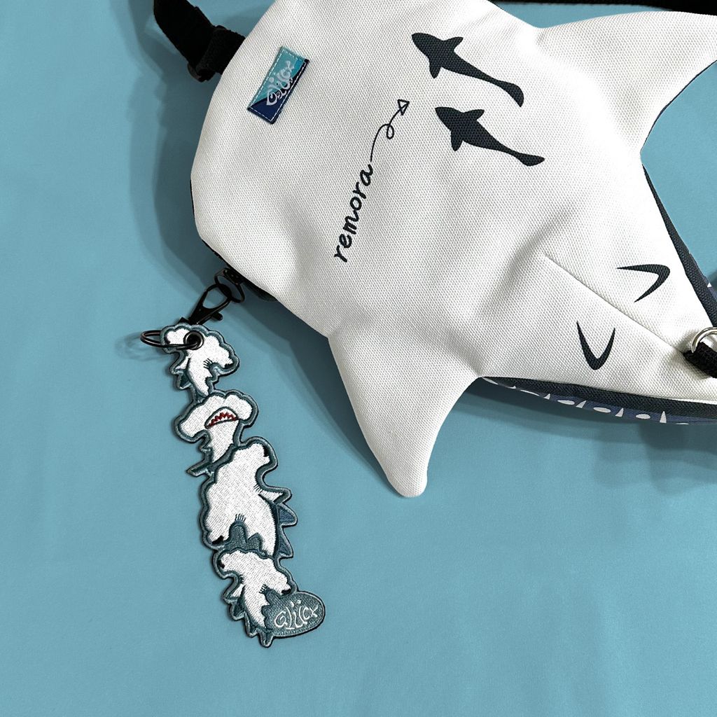 雙髻鯊造型吊牌