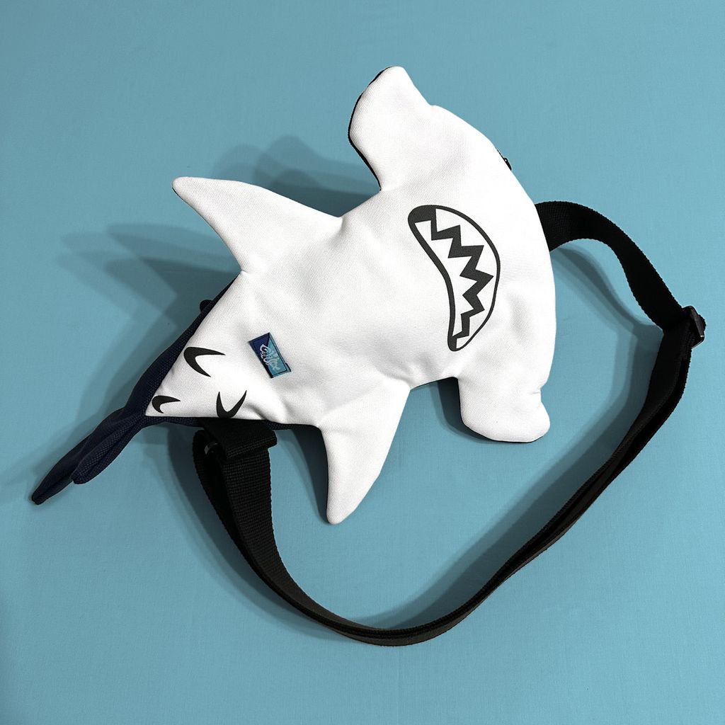 雙髻鯊造型肩背包