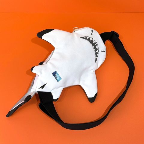 烏翅真鯊造型肩背包