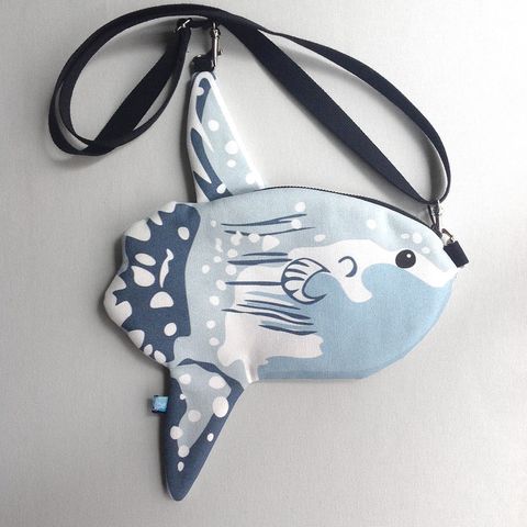 翻車魚造型肩背包