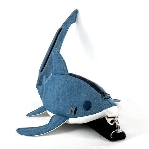 長尾鯊造型肩背包