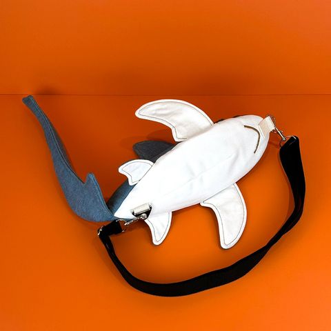 長尾鯊造型肩背包