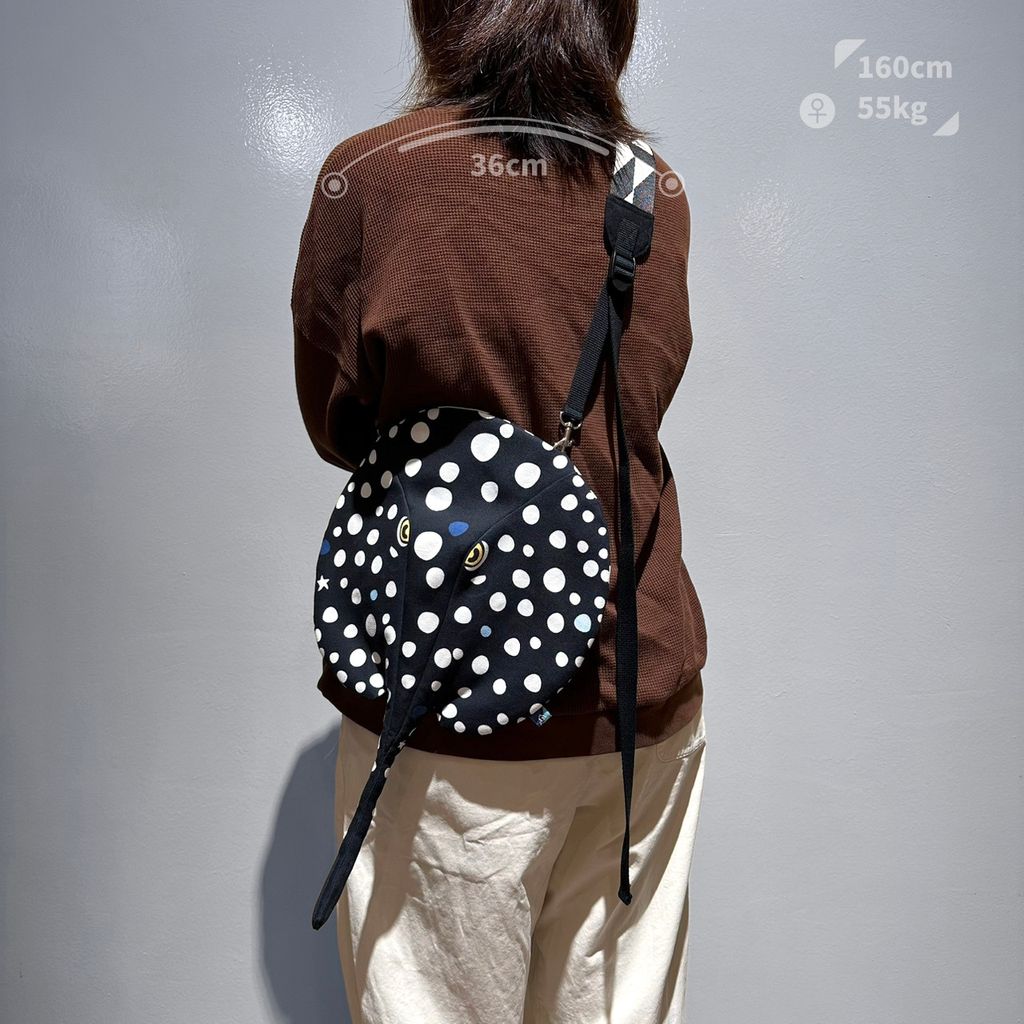 黑白魟造型肩背包