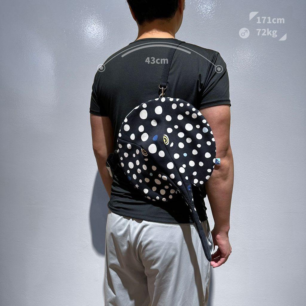 黑白魟造型肩背包