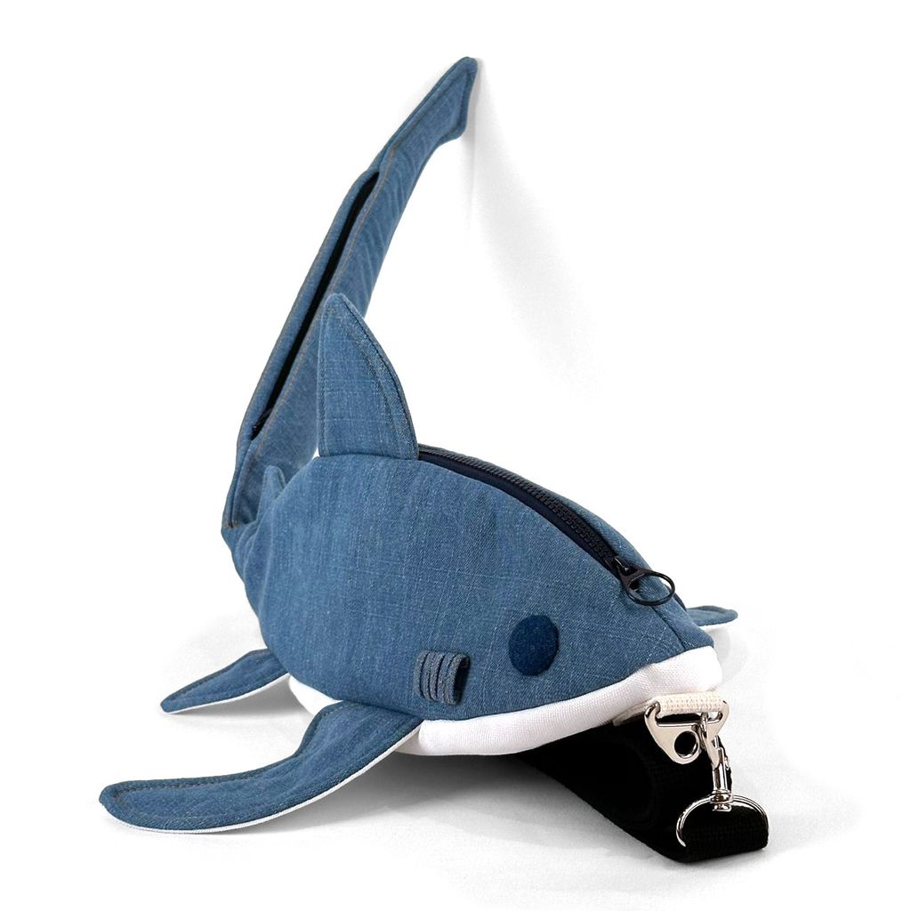 長尾鯊造型肩背包