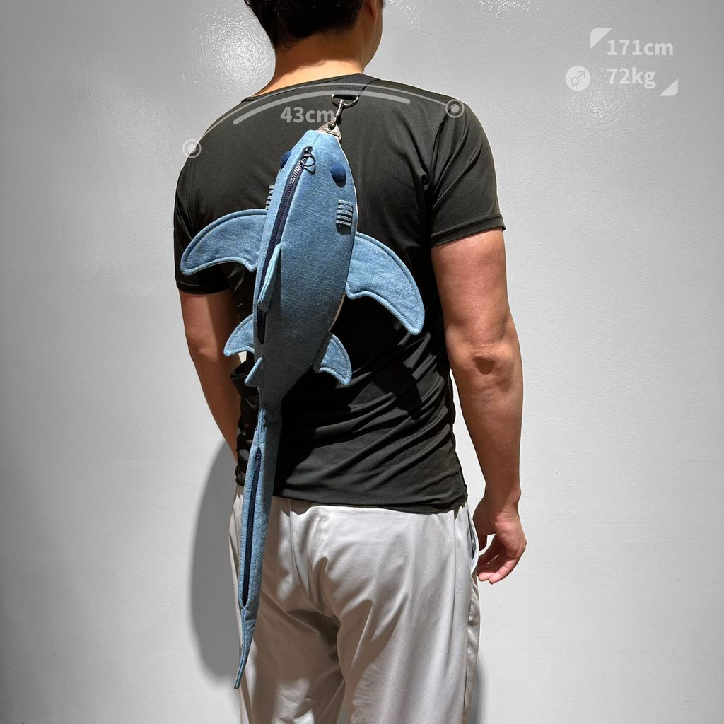 長尾鯊造型肩背包