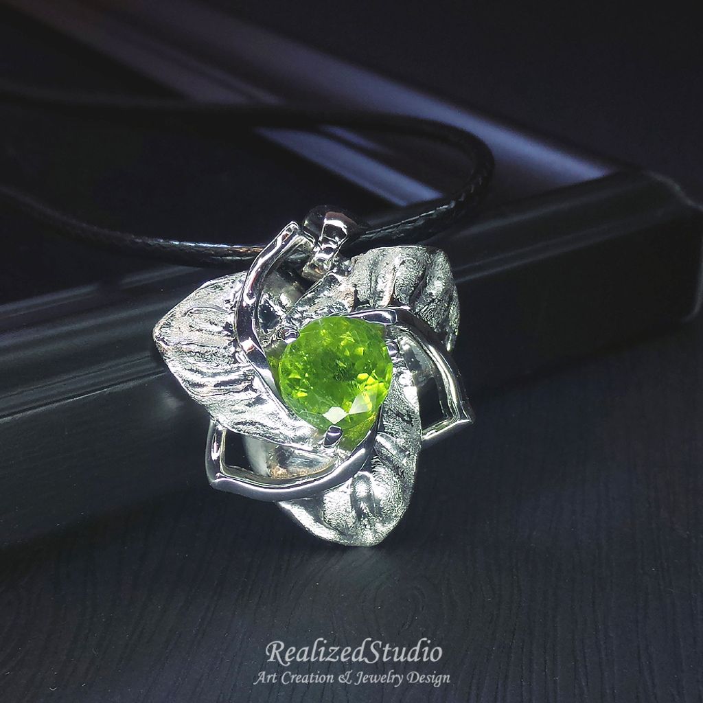 P13701-06 2.8ct green peridot 002