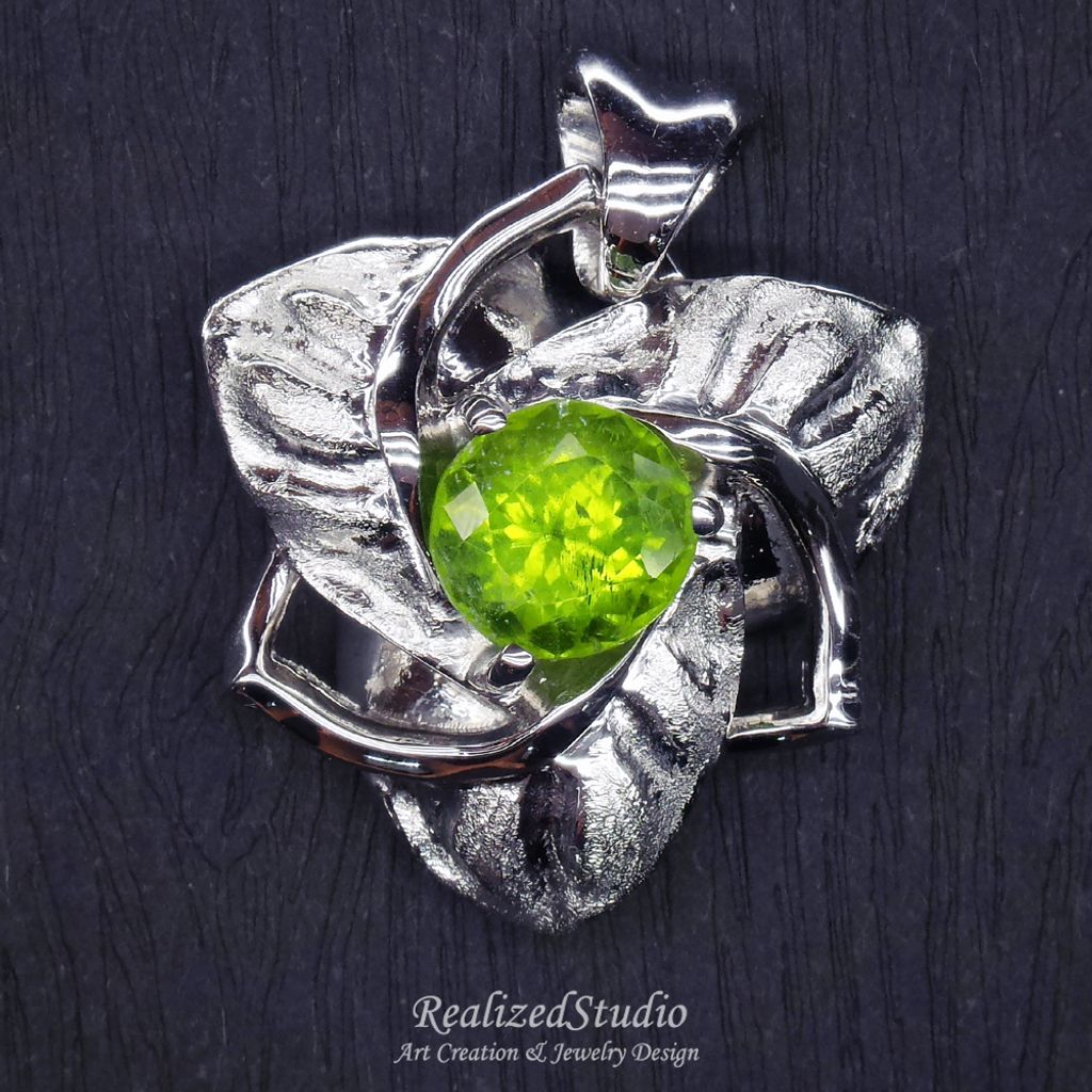 P13701-06 2.8ct green peridot 005