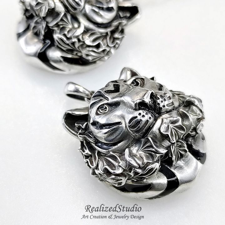P22128 tiger pendant 008 tiger-head-silver-pendant RealizedStudio Jewelry