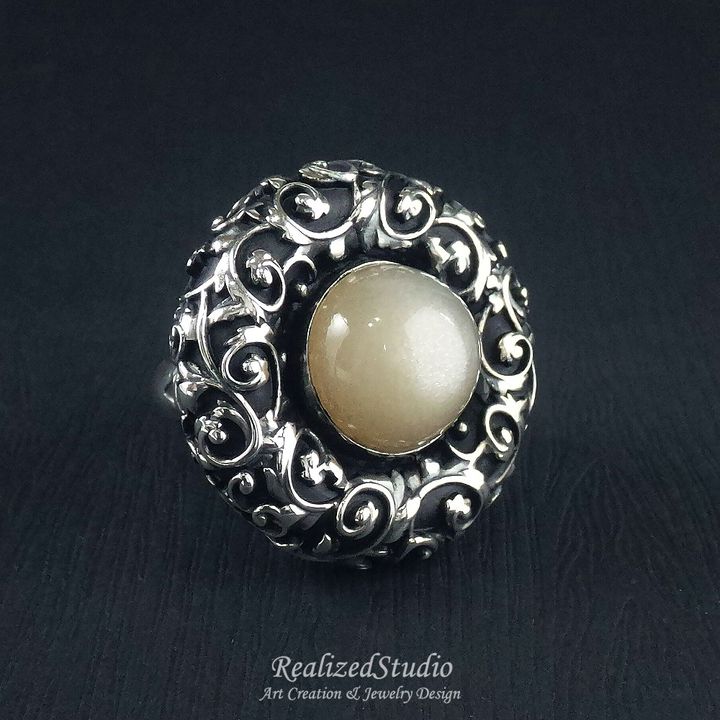 R20113 Titania moonstone ring 001 scroll-pattern-emboss-design-moonstone-ring RealizedStudio Jewelry