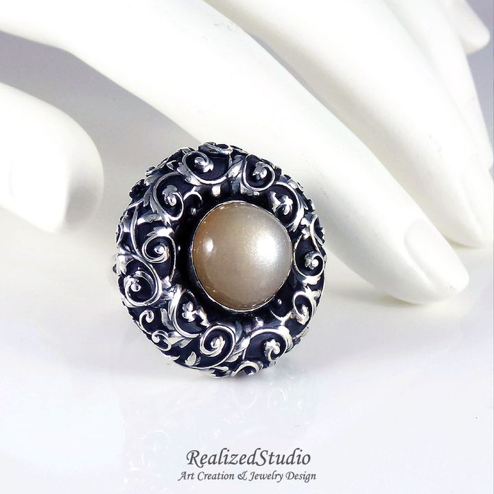 R20113 Titania moonstone ring 005 scroll-pattern-emboss-design-moonstone-ring RealizedStudio Jewelry