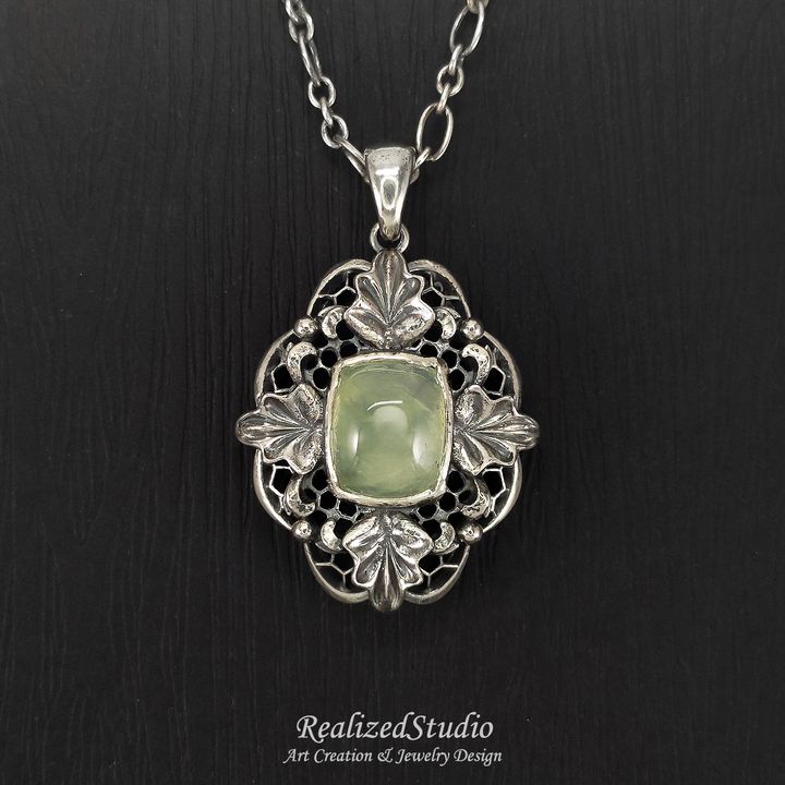 P21Q24n286b Prehnite 009 retro oak leaf motif silver pendant RealizedStudio Jewelry