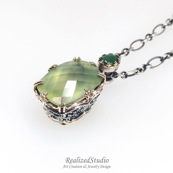 P23W09n300 Tulle royal chess cut prehnite pendant 008 RealizedStudio Jewelry