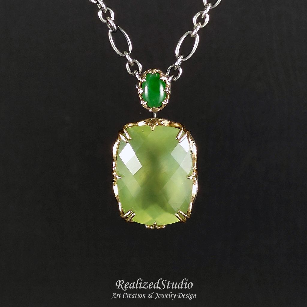 P23W09n300 Tulle royal chess cut prehnite pendant 003