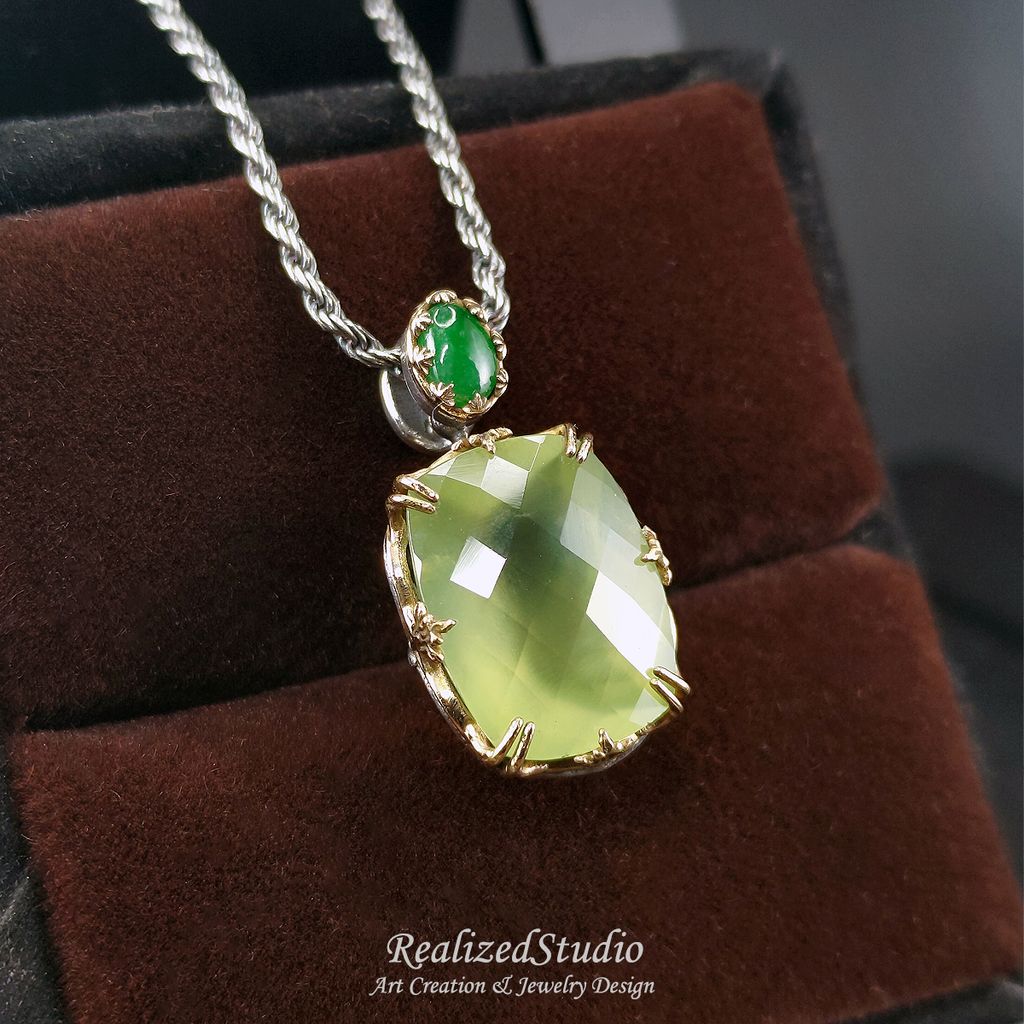 P23W09n300 Tulle royal chess cut prehnite pendant 002