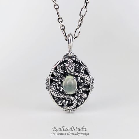 P25101n53 snake garden pendant prehnite green rzsk 009