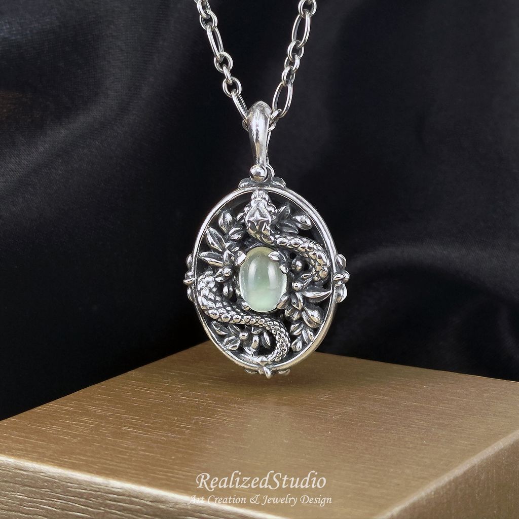 P25101n53 snake garden pendant prehnite green rzsk 007