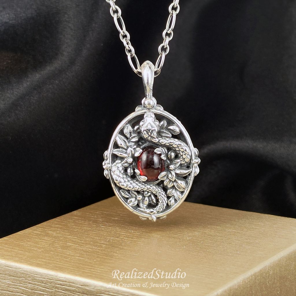 P25101n16 snake garden pendant garnet red rzsk 007