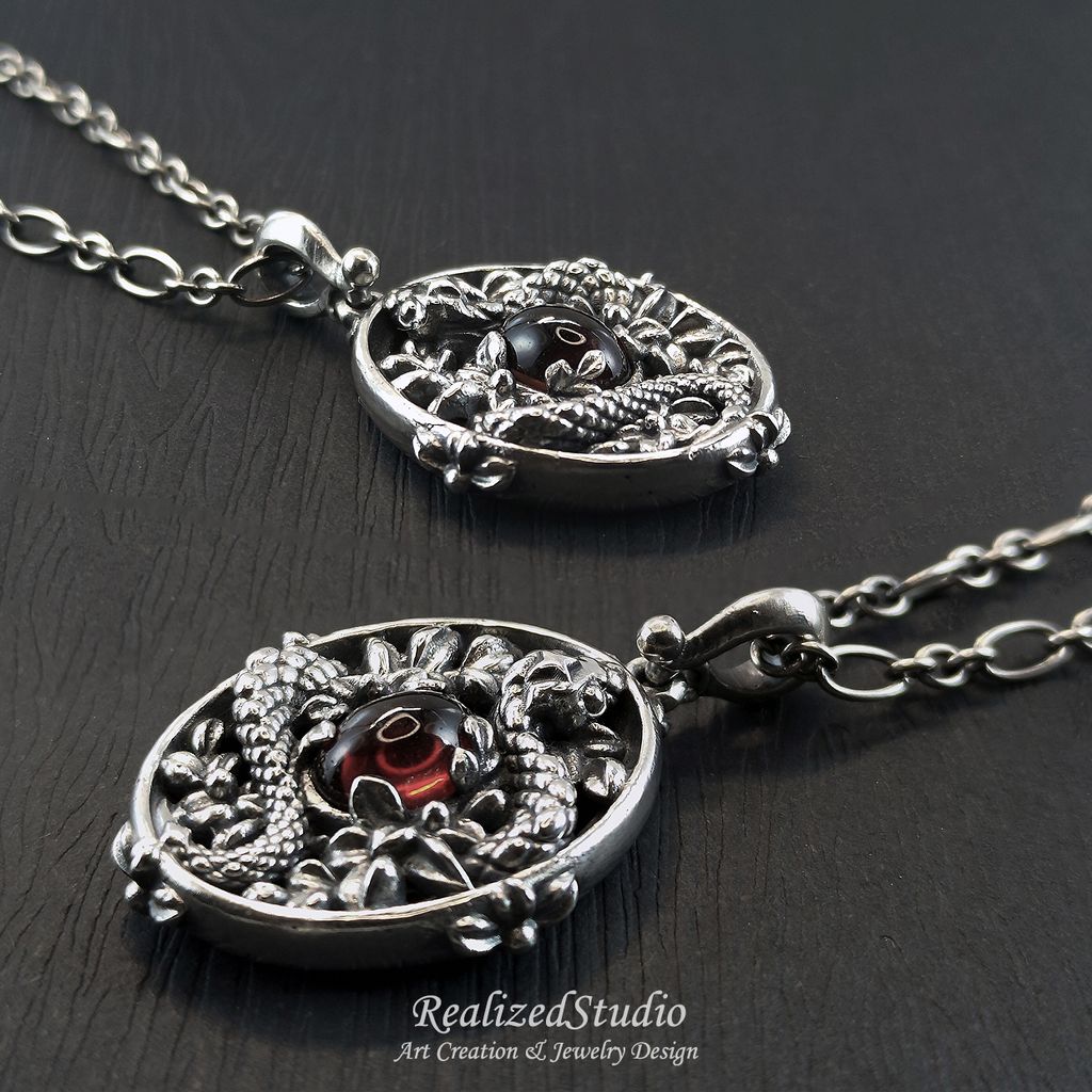P25101n16 snake garden pendant garnet red rzsk 003